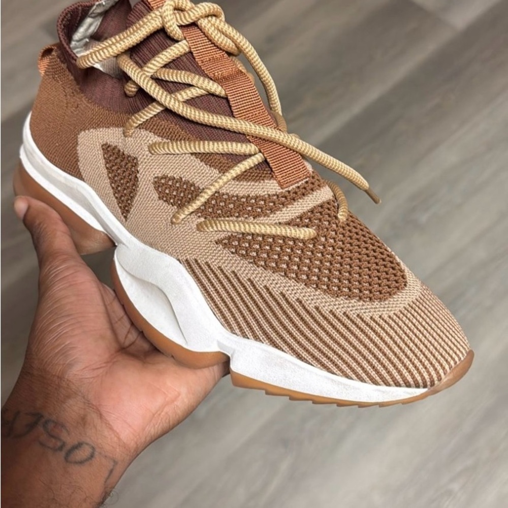 Sia collective: Hennessy vultures Men's Tan and Brown Sneakers